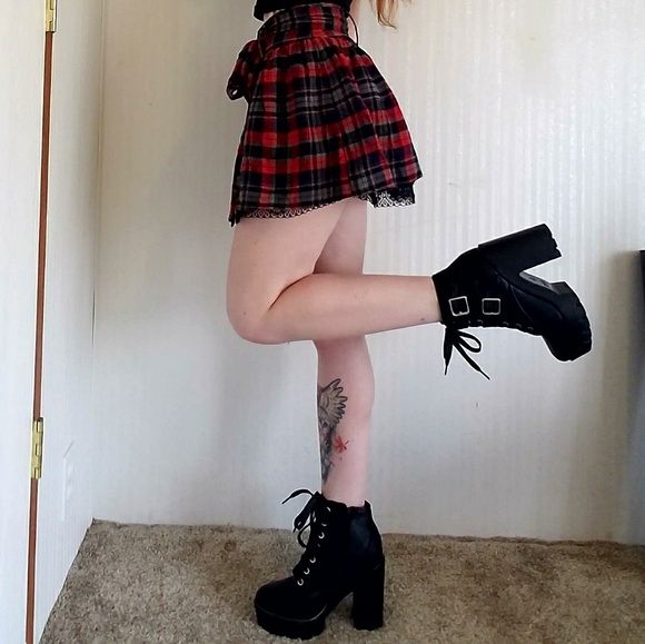 🌵SOLD ON DEPOP🌵Plaid high waisted skirt. - Picture 2 of 3